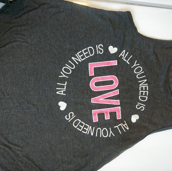 All you need is Love graphic tank - Picture 4 of 5